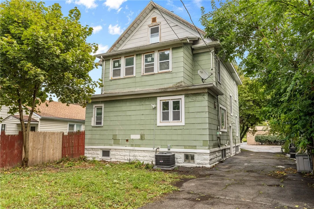 249 Burrows Street, Rochester, New York 14606, Rochester, New York 14606, 5 Bedrooms Bedrooms, 10 Rooms Rooms,2 BathroomsBathrooms,Residential,Closed,249 Burrows Street, Rochester, New York 14606,0,R1639416