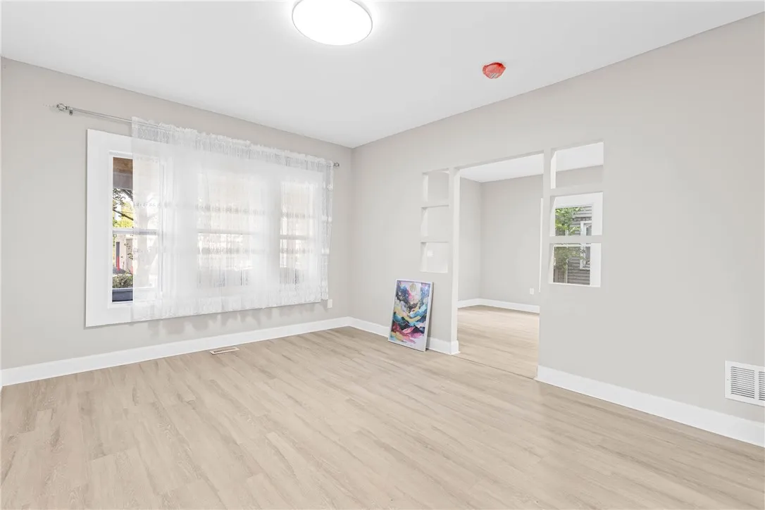 249 Burrows Street, Rochester, New York 14606, Rochester, New York 14606, 5 Bedrooms Bedrooms, 10 Rooms Rooms,2 BathroomsBathrooms,Residential,Closed,249 Burrows Street, Rochester, New York 14606,0,R1639416