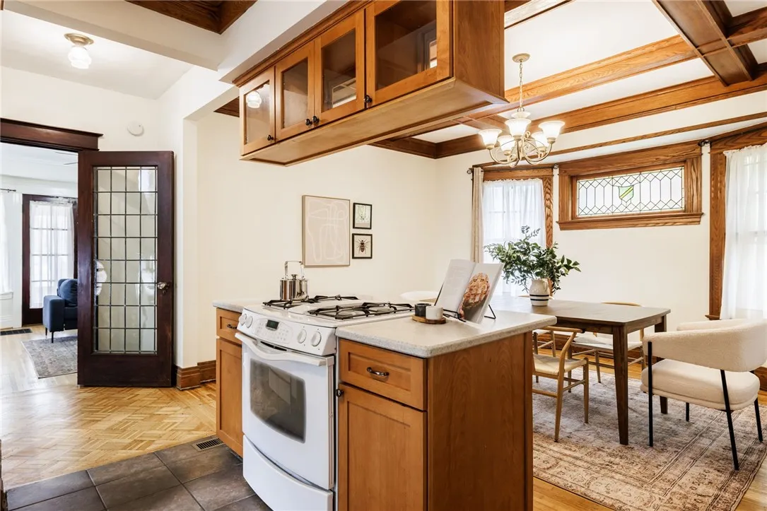 563 Melville St, Rochester, New York 14609, Rochester, New York 14609, 5 Bedrooms Bedrooms, 8 Rooms Rooms,2 BathroomsBathrooms,Residential,Closed,563 Melville St, Rochester, New York 14609,0,R1637061