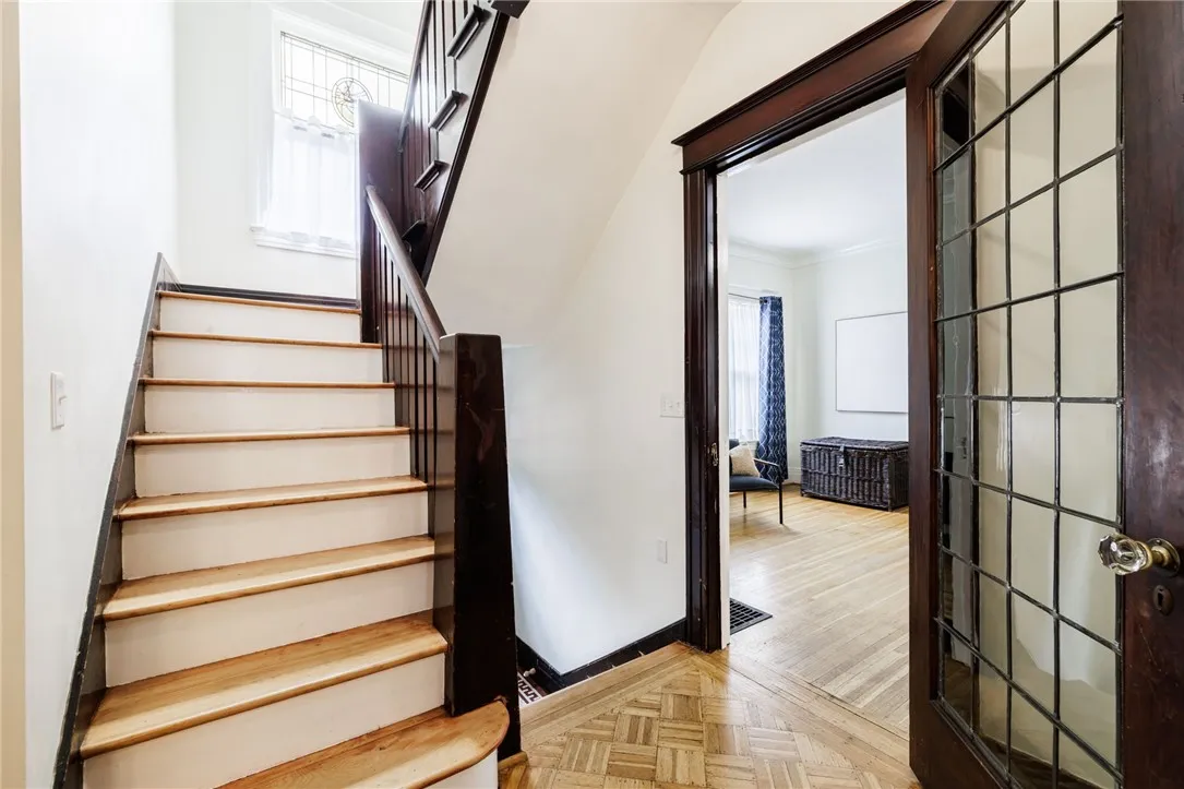 563 Melville St, Rochester, New York 14609, Rochester, New York 14609, 5 Bedrooms Bedrooms, 8 Rooms Rooms,2 BathroomsBathrooms,Residential,Closed,563 Melville St, Rochester, New York 14609,0,R1637061