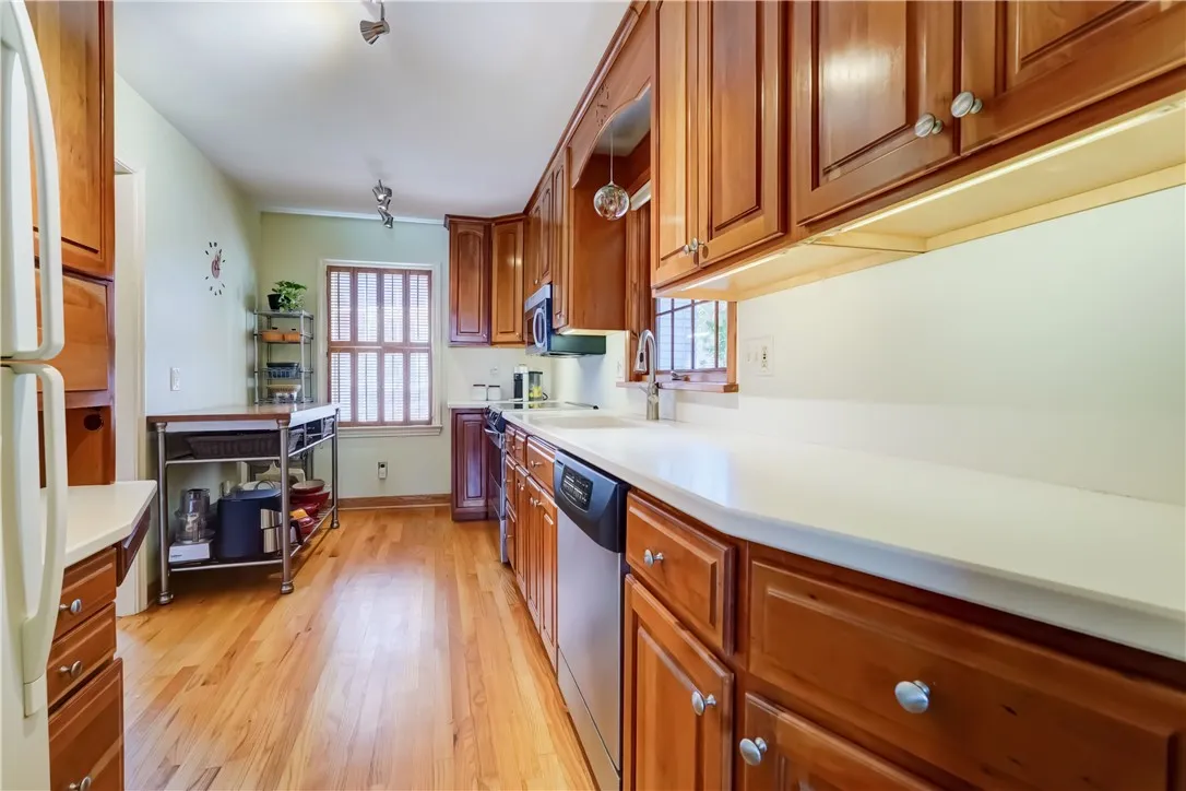 77 Eastland Avenue, Brighton, New York 14618, Brighton, New York 14618, 3 Bedrooms Bedrooms, 8 Rooms Rooms,2 BathroomsBathrooms,Residential,Closed,77 Eastland Avenue, Brighton, New York 14618,0,R1632787