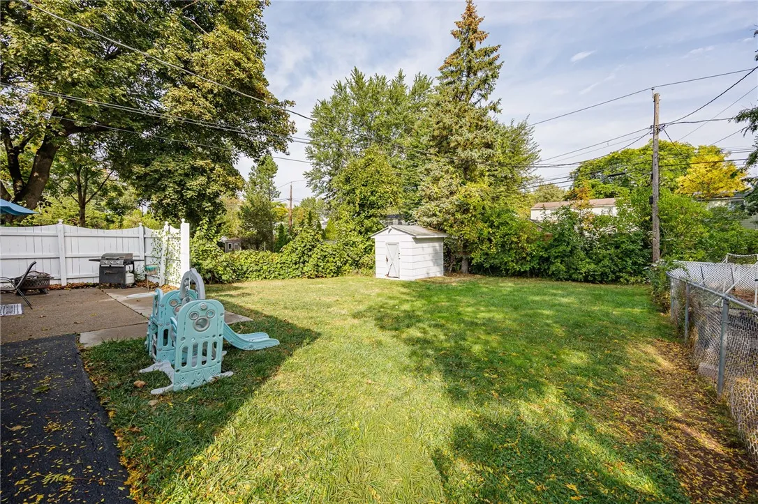 250 Ridgewood Road, Greece, New York 14626, Greece, New York 14626, 4 Bedrooms Bedrooms, 7 Rooms Rooms,1 BathroomBathrooms,Residential,Closed,250 Ridgewood Road, Greece, New York 14626,0,R1639542