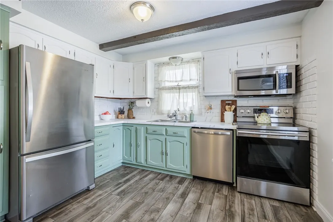 250 Ridgewood Road, Greece, New York 14626, Greece, New York 14626, 4 Bedrooms Bedrooms, 7 Rooms Rooms,1 BathroomBathrooms,Residential,Closed,250 Ridgewood Road, Greece, New York 14626,0,R1639542