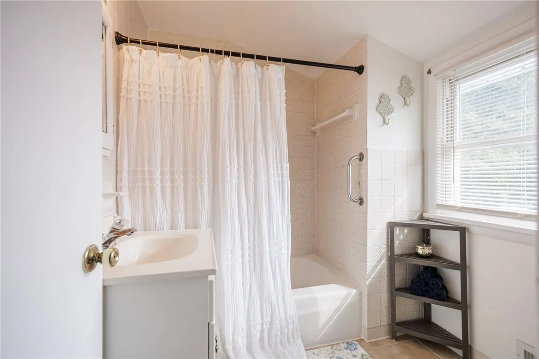 250 Ridgewood Road, Greece, New York 14626, Greece, New York 14626, 4 Bedrooms Bedrooms, 7 Rooms Rooms,1 BathroomBathrooms,Residential,Closed,250 Ridgewood Road, Greece, New York 14626,0,R1639542