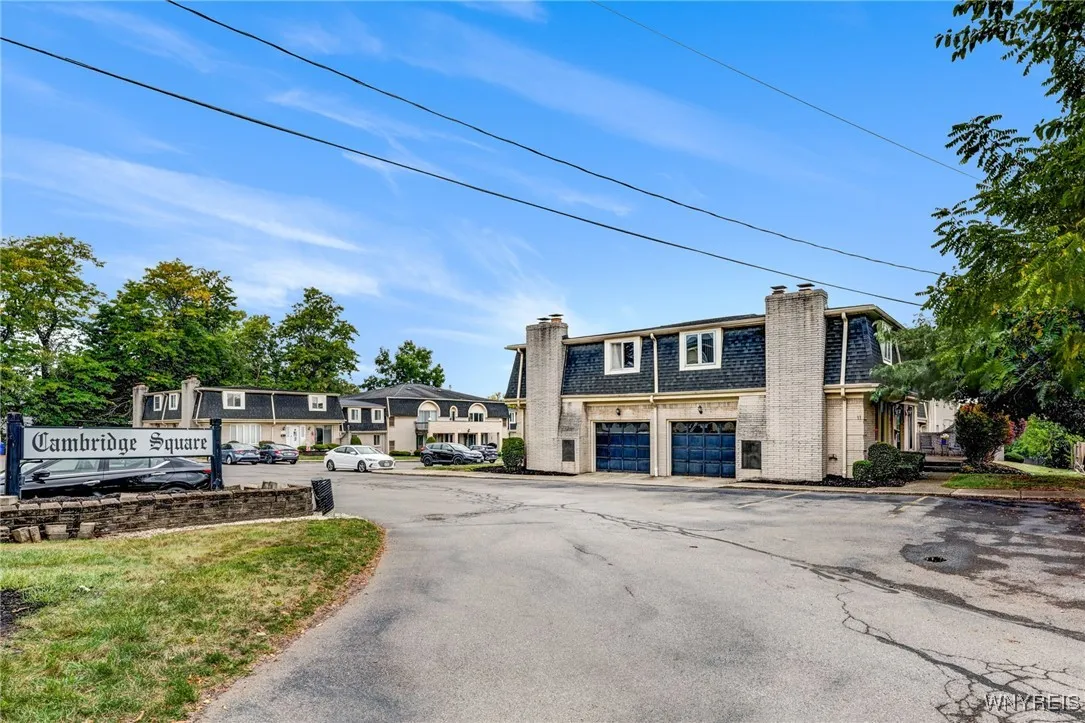 11 Cambridge Sq, Amherst, New York 14221, Amherst, New York 14221, 3 Bedrooms Bedrooms, 6 Rooms Rooms,1 BathroomBathrooms,Residential,For Sale,11 Cambridge Sq, Amherst, New York 14221,0,B1639898