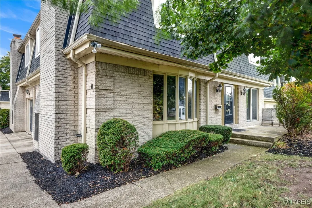 11 Cambridge Sq, Amherst, New York 14221, Amherst, New York 14221, 3 Bedrooms Bedrooms, 6 Rooms Rooms,1 BathroomBathrooms,Residential,For Sale,11 Cambridge Sq, Amherst, New York 14221,0,B1639898