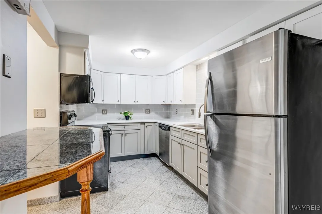 11 Cambridge Sq, Amherst, New York 14221, Amherst, New York 14221, 3 Bedrooms Bedrooms, 6 Rooms Rooms,1 BathroomBathrooms,Residential,For Sale,11 Cambridge Sq, Amherst, New York 14221,0,B1639898