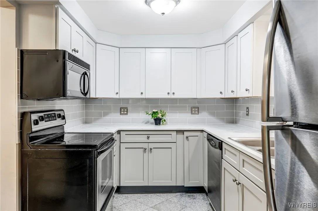 11 Cambridge Sq, Amherst, New York 14221, Amherst, New York 14221, 3 Bedrooms Bedrooms, 6 Rooms Rooms,1 BathroomBathrooms,Residential,For Sale,11 Cambridge Sq, Amherst, New York 14221,0,B1639898