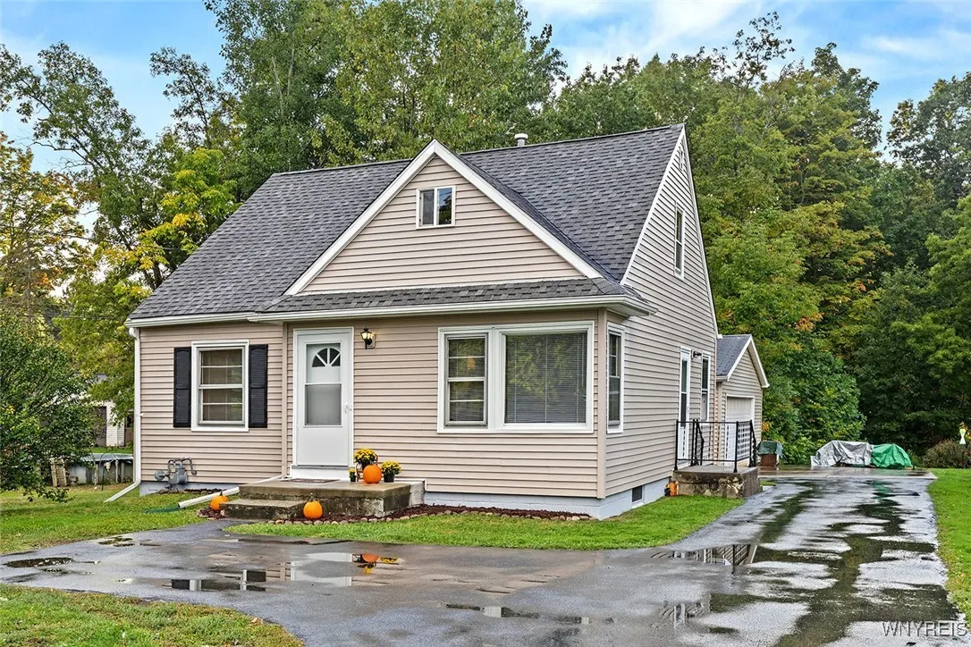 2002 Transit Road, West Seneca, New York 14224, West Seneca, New York 14224, 3 Bedrooms Bedrooms, 6 Rooms Rooms,1 BathroomBathrooms,Residential,For Sale,2002 Transit Road, West Seneca, New York 14224,0,B1639798