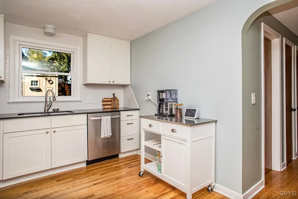 211 Hunt Drive, Manlius, New York 13066, Manlius, New York 13066, 3 Bedrooms Bedrooms, 6 Rooms Rooms,2 BathroomsBathrooms,Residential,Closed,211 Hunt Drive, Manlius, New York 13066,0,S1638436