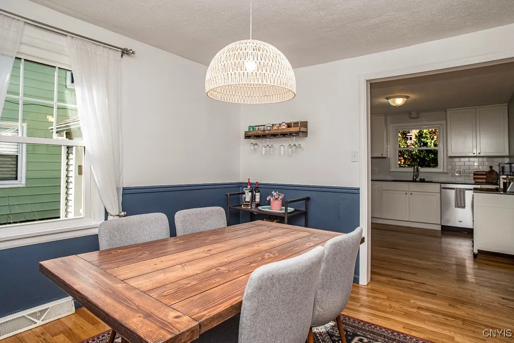 211 Hunt Drive, Manlius, New York 13066, Manlius, New York 13066, 3 Bedrooms Bedrooms, 6 Rooms Rooms,2 BathroomsBathrooms,Residential,Closed,211 Hunt Drive, Manlius, New York 13066,0,S1638436