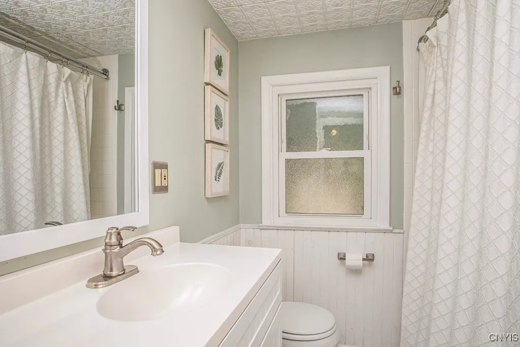 211 Hunt Drive, Manlius, New York 13066, Manlius, New York 13066, 3 Bedrooms Bedrooms, 6 Rooms Rooms,2 BathroomsBathrooms,Residential,Closed,211 Hunt Drive, Manlius, New York 13066,0,S1638436