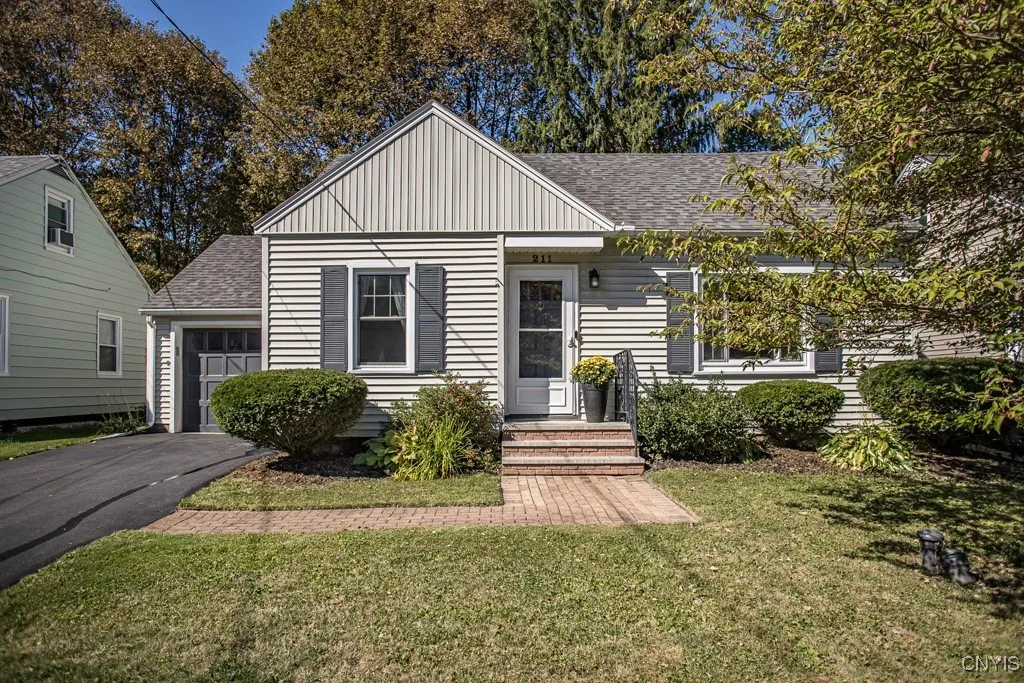 211 Hunt Drive, Manlius, New York 13066, Manlius, New York 13066, 3 Bedrooms Bedrooms, 6 Rooms Rooms,2 BathroomsBathrooms,Residential,Closed,211 Hunt Drive, Manlius, New York 13066,0,S1638436