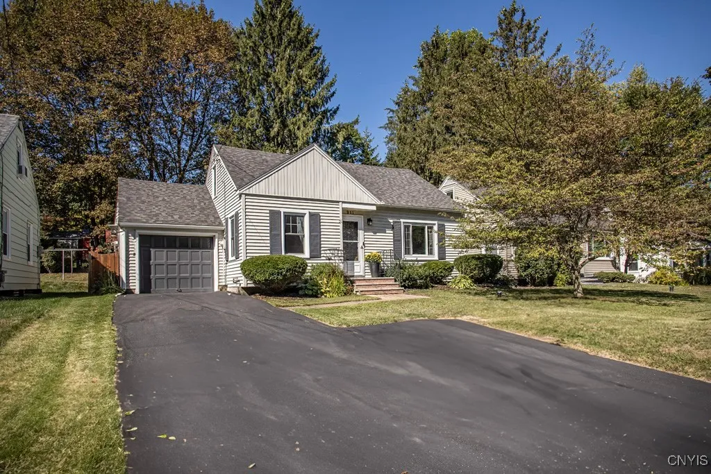 211 Hunt Drive, Manlius, New York 13066, Manlius, New York 13066, 3 Bedrooms Bedrooms, 6 Rooms Rooms,2 BathroomsBathrooms,Residential,Closed,211 Hunt Drive, Manlius, New York 13066,0,S1638436