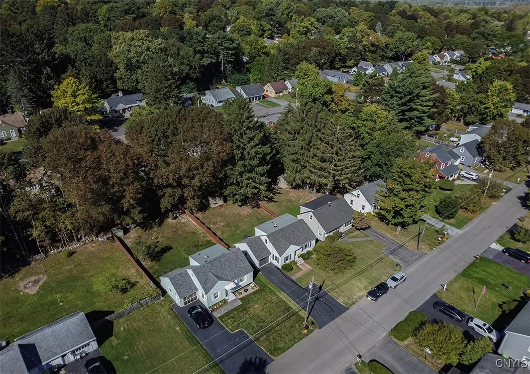 211 Hunt Drive, Manlius, New York 13066, Manlius, New York 13066, 3 Bedrooms Bedrooms, 6 Rooms Rooms,2 BathroomsBathrooms,Residential,Closed,211 Hunt Drive, Manlius, New York 13066,0,S1638436