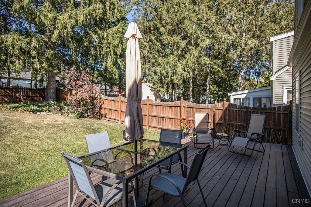 211 Hunt Drive, Manlius, New York 13066, Manlius, New York 13066, 3 Bedrooms Bedrooms, 6 Rooms Rooms,2 BathroomsBathrooms,Residential,Closed,211 Hunt Drive, Manlius, New York 13066,0,S1638436