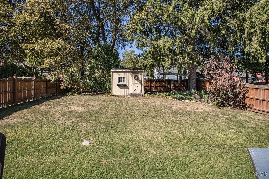 211 Hunt Drive, Manlius, New York 13066, Manlius, New York 13066, 3 Bedrooms Bedrooms, 6 Rooms Rooms,2 BathroomsBathrooms,Residential,Closed,211 Hunt Drive, Manlius, New York 13066,0,S1638436