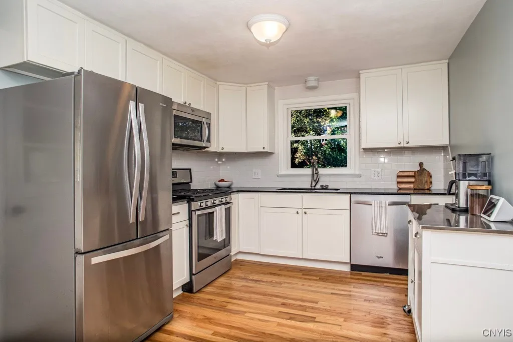 211 Hunt Drive, Manlius, New York 13066, Manlius, New York 13066, 3 Bedrooms Bedrooms, 6 Rooms Rooms,2 BathroomsBathrooms,Residential,Closed,211 Hunt Drive, Manlius, New York 13066,0,S1638436