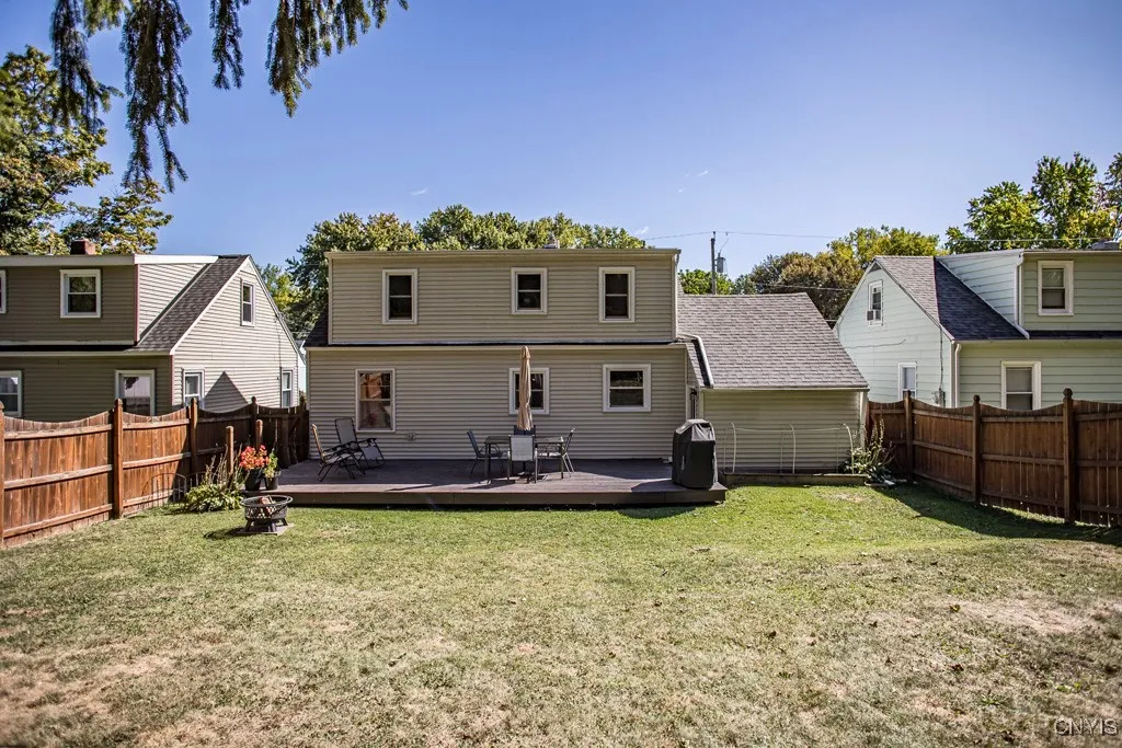 211 Hunt Drive, Manlius, New York 13066, Manlius, New York 13066, 3 Bedrooms Bedrooms, 6 Rooms Rooms,2 BathroomsBathrooms,Residential,Closed,211 Hunt Drive, Manlius, New York 13066,0,S1638436