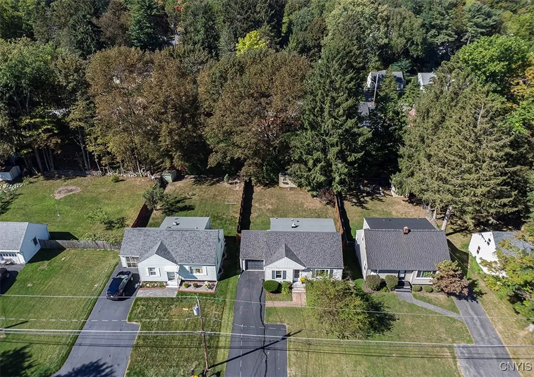 211 Hunt Drive, Manlius, New York 13066, Manlius, New York 13066, 3 Bedrooms Bedrooms, 6 Rooms Rooms,2 BathroomsBathrooms,Residential,Closed,211 Hunt Drive, Manlius, New York 13066,0,S1638436