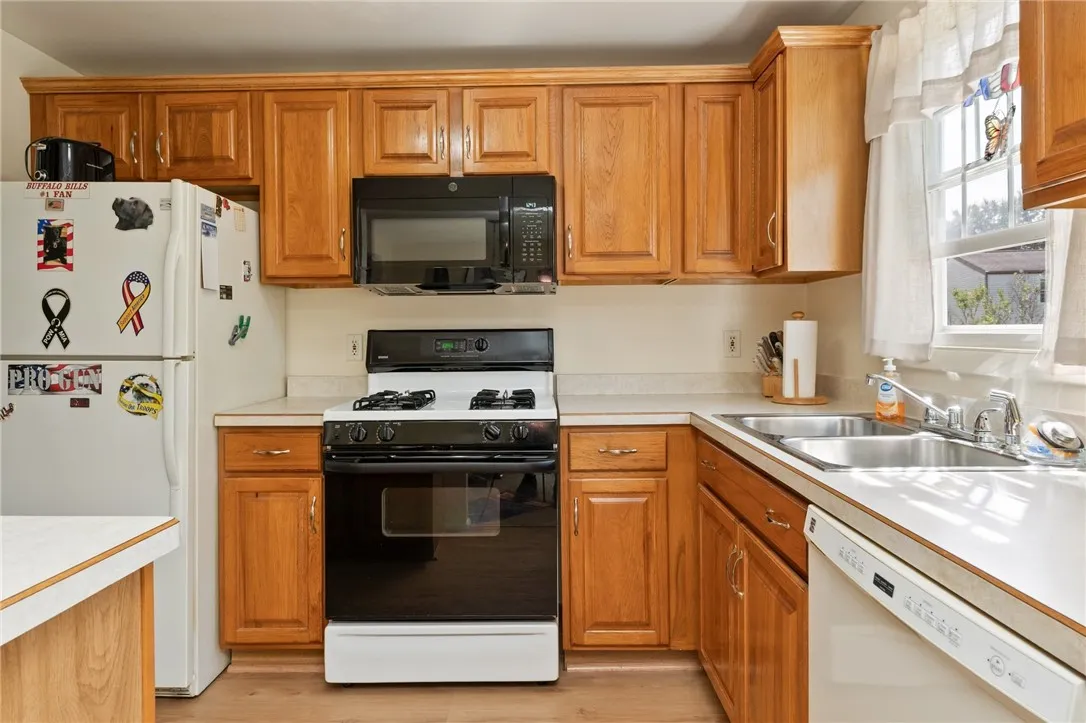 1531 Elderberry Circle, Walworth, New York 14568, Walworth, New York 14568, 3 Bedrooms Bedrooms, 7 Rooms Rooms,1 BathroomBathrooms,Residential,Closed,1531 Elderberry Circle, Walworth, New York 14568,0,R1640185