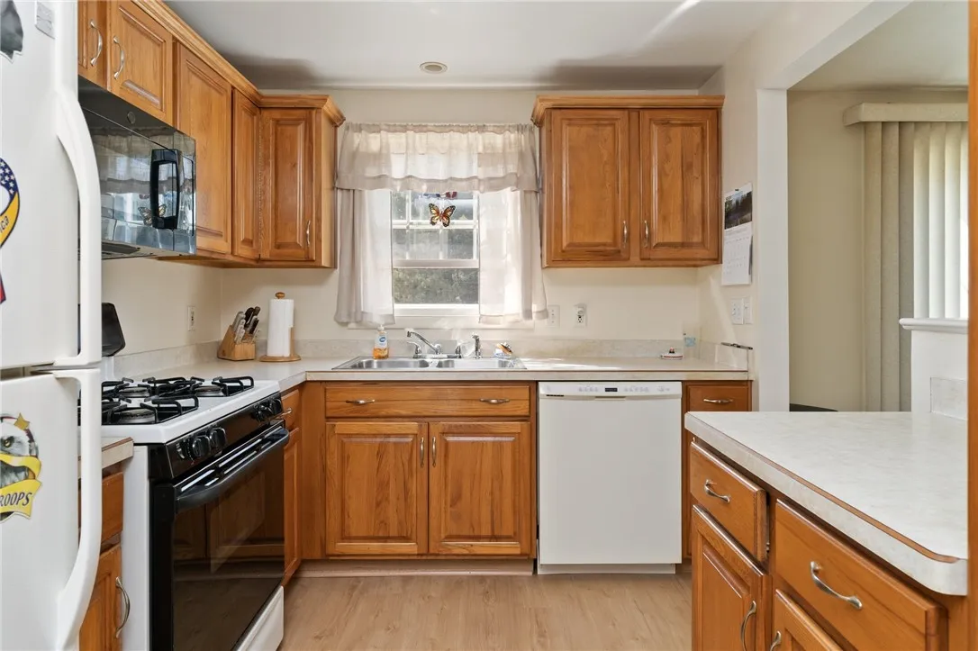 1531 Elderberry Circle, Walworth, New York 14568, Walworth, New York 14568, 3 Bedrooms Bedrooms, 7 Rooms Rooms,1 BathroomBathrooms,Residential,Closed,1531 Elderberry Circle, Walworth, New York 14568,0,R1640185