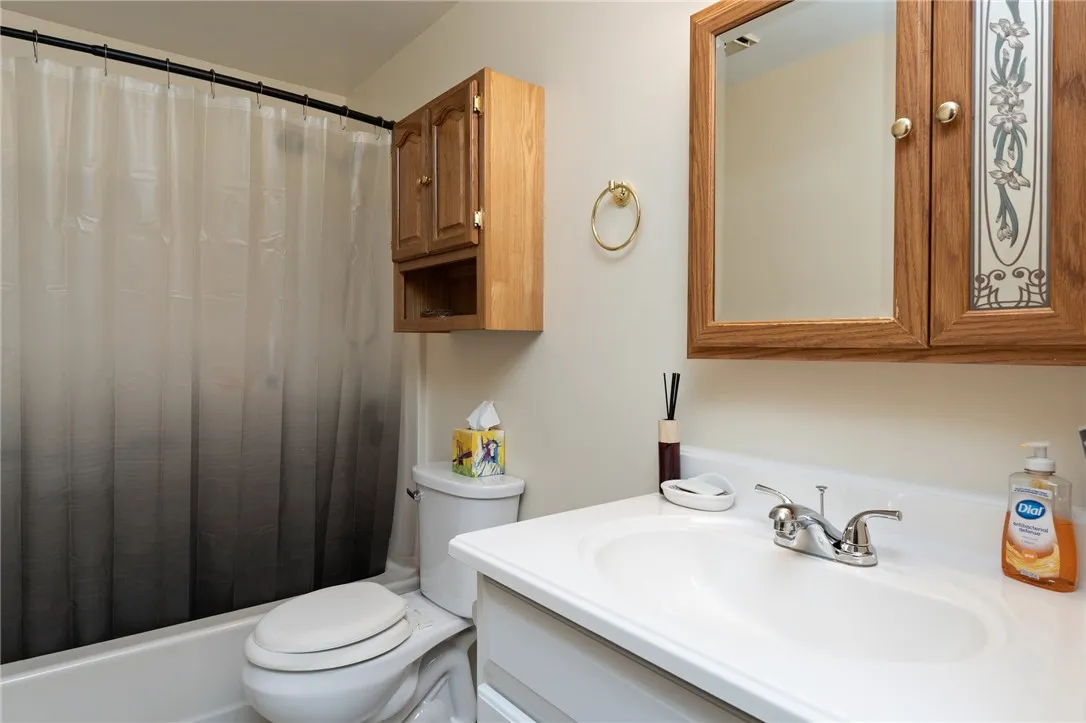 1531 Elderberry Circle, Walworth, New York 14568, Walworth, New York 14568, 3 Bedrooms Bedrooms, 7 Rooms Rooms,1 BathroomBathrooms,Residential,Closed,1531 Elderberry Circle, Walworth, New York 14568,0,R1640185