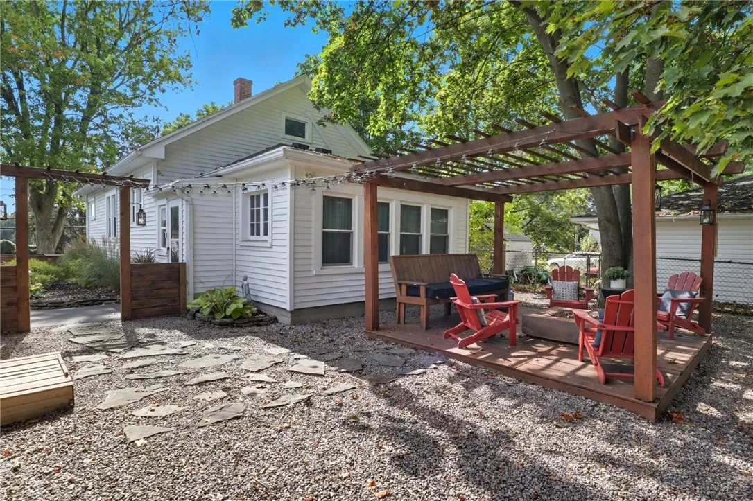 162 Chestnut Ridge Road, Chili, New York 14624, Chili, New York 14624, 3 Bedrooms Bedrooms, 7 Rooms Rooms,2 BathroomsBathrooms,Residential,Closed,162 Chestnut Ridge Road, Chili, New York 14624,0,R1637937