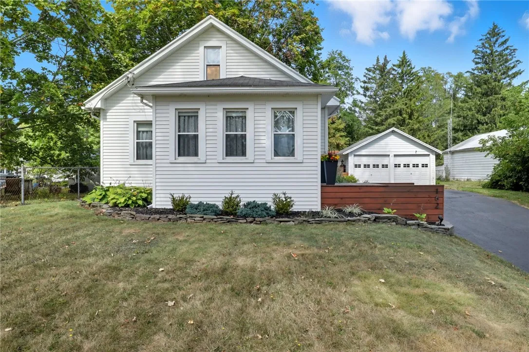 162 Chestnut Ridge Road, Chili, New York 14624, Chili, New York 14624, 3 Bedrooms Bedrooms, 7 Rooms Rooms,2 BathroomsBathrooms,Residential,Closed,162 Chestnut Ridge Road, Chili, New York 14624,0,R1637937