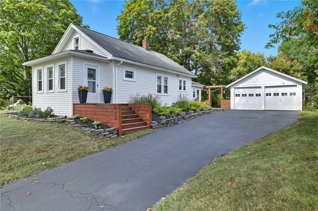 162 Chestnut Ridge Road, Chili, New York 14624, Chili, New York 14624, 3 Bedrooms Bedrooms, 7 Rooms Rooms,2 BathroomsBathrooms,Residential,Closed,162 Chestnut Ridge Road, Chili, New York 14624,0,R1637937