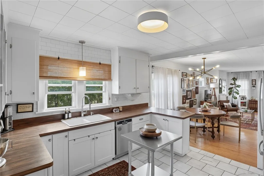 162 Chestnut Ridge Road, Chili, New York 14624, Chili, New York 14624, 3 Bedrooms Bedrooms, 7 Rooms Rooms,2 BathroomsBathrooms,Residential,Closed,162 Chestnut Ridge Road, Chili, New York 14624,0,R1637937