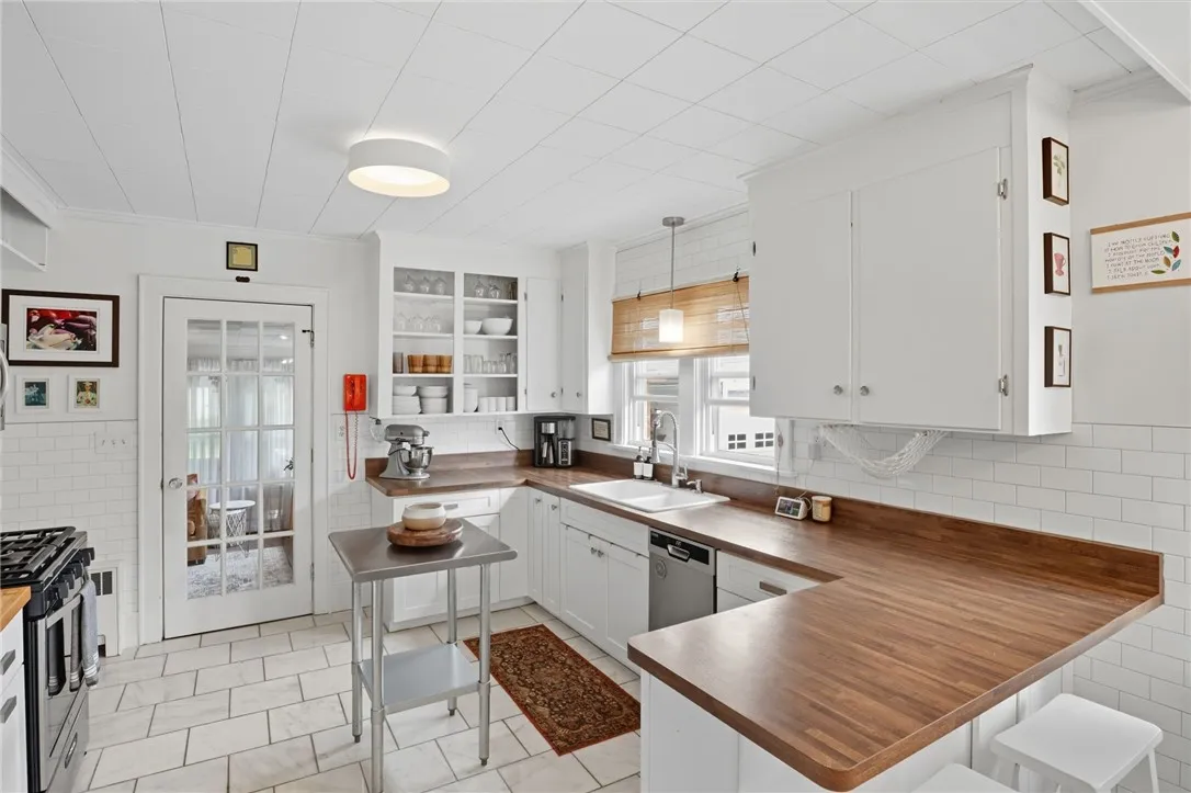 162 Chestnut Ridge Road, Chili, New York 14624, Chili, New York 14624, 3 Bedrooms Bedrooms, 7 Rooms Rooms,2 BathroomsBathrooms,Residential,Closed,162 Chestnut Ridge Road, Chili, New York 14624,0,R1637937