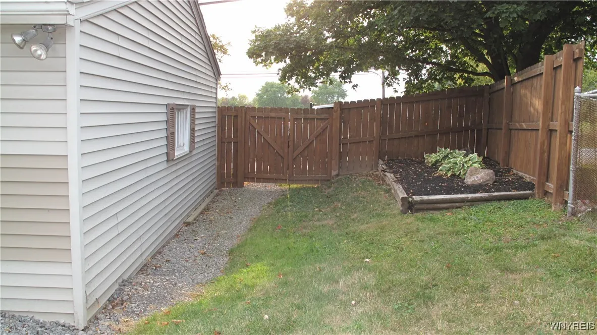 4963 Sunset Drive, Lockport Town, New York 14094, Lockport Town, New York 14094, 3 Bedrooms Bedrooms, 6 Rooms Rooms,1 BathroomBathrooms,Residential,Closed,4963 Sunset Drive, Lockport Town, New York 14094,0,B1640209