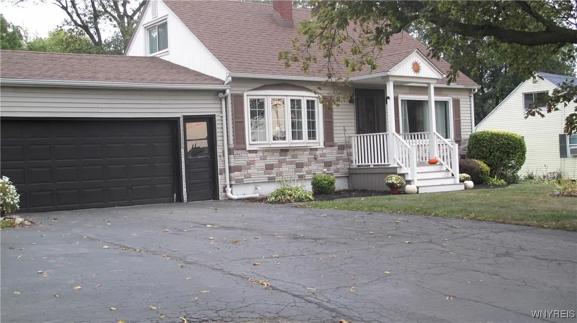 4963 Sunset Drive, Lockport Town, New York 14094, Lockport Town, New York 14094, 3 Bedrooms Bedrooms, 6 Rooms Rooms,1 BathroomBathrooms,Residential,Closed,4963 Sunset Drive, Lockport Town, New York 14094,0,B1640209