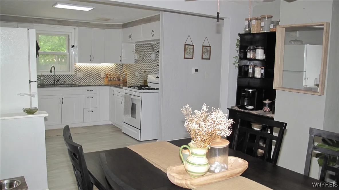 4963 Sunset Drive, Lockport Town, New York 14094, Lockport Town, New York 14094, 3 Bedrooms Bedrooms, 6 Rooms Rooms,1 BathroomBathrooms,Residential,Closed,4963 Sunset Drive, Lockport Town, New York 14094,0,B1640209