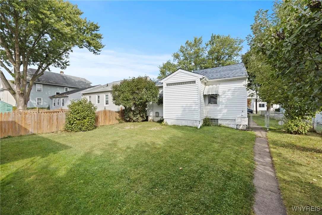 2475 La Salle Avenue, Niagara Falls, New York 1430, Niagara Falls, New York 14301, 3 Bedrooms Bedrooms, 5 Rooms Rooms,2 BathroomsBathrooms,Residential,For Sale,2475 La Salle Avenue, Niagara Falls, New York 1430,0,B1640210