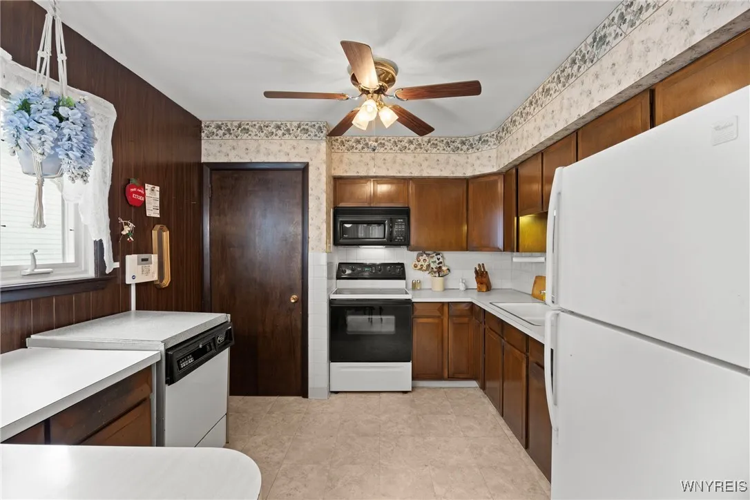 2475 La Salle Avenue, Niagara Falls, New York 1430, Niagara Falls, New York 14301, 3 Bedrooms Bedrooms, 5 Rooms Rooms,2 BathroomsBathrooms,Residential,For Sale,2475 La Salle Avenue, Niagara Falls, New York 1430,0,B1640210
