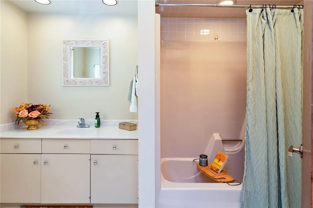 2ND FLOOR FULL BATH