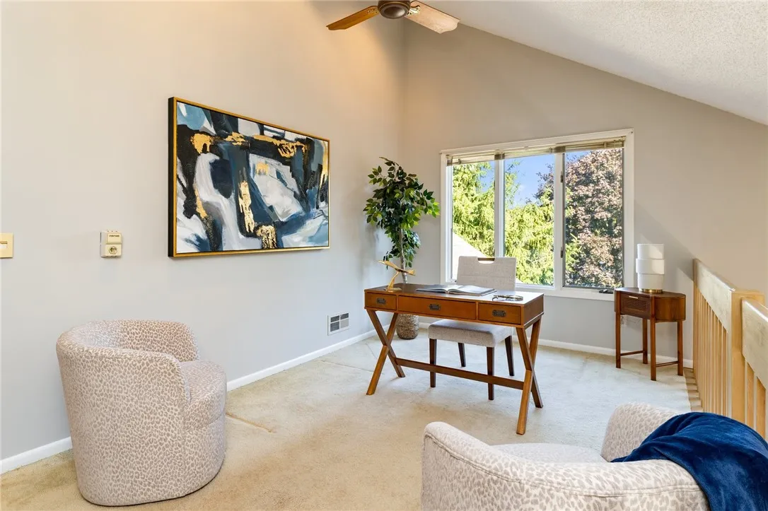 2ND FLOOR OFFICE/LOFT