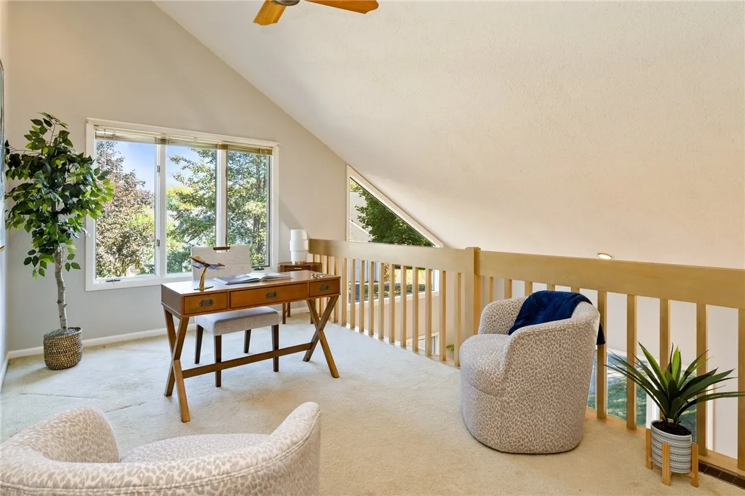 2ND FLOOR OFFICE/LOFT