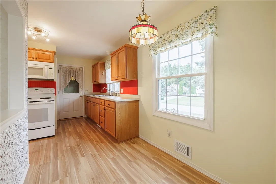 53 Campfire Road South, Henrietta, New York 14467, Henrietta, New York 14467, 3 Bedrooms Bedrooms, 5 Rooms Rooms,1 BathroomBathrooms,Residential,Closed,53 Campfire Road South, Henrietta, New York 14467,0,R1635298