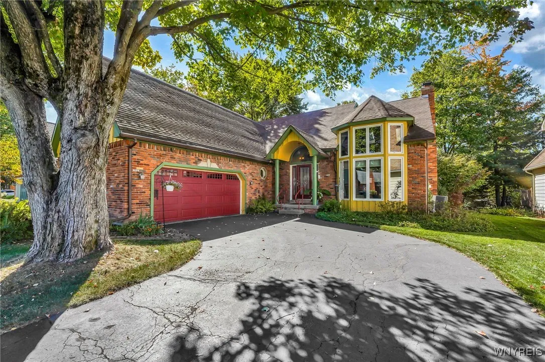 6050 Whitegate Crossing, Clarence, New York 14051, Clarence, New York 14051, 4 Bedrooms Bedrooms, 7 Rooms Rooms,2 BathroomsBathrooms,Residential,For Sale,6050 Whitegate Crossing, Clarence, New York 14051,0,B1639867