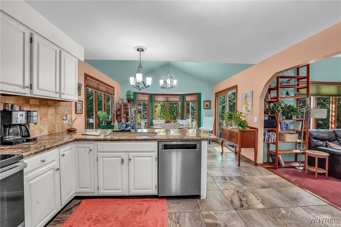 6050 Whitegate Crossing, Amherst, New York 14051, Clarence, New York 14051, 4 Bedrooms Bedrooms, 7 Rooms Rooms,2 BathroomsBathrooms,Residential,For Sale,6050 Whitegate Crossing, Amherst, New York 14051,0,B1639867