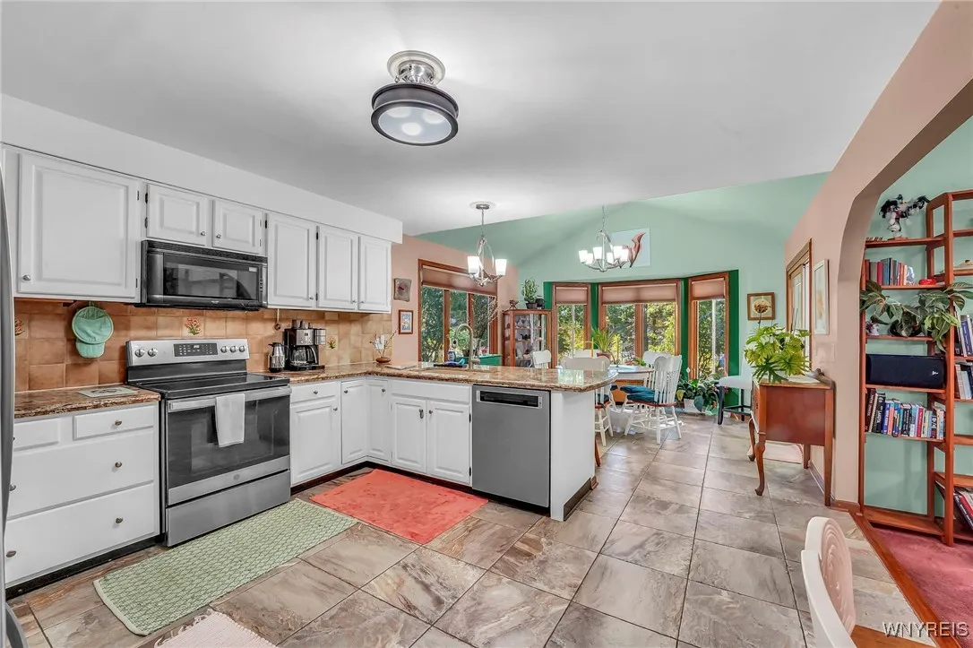 6050 Whitegate Crossing, Amherst, New York 14051, Clarence, New York 14051, 4 Bedrooms Bedrooms, 7 Rooms Rooms,2 BathroomsBathrooms,Residential,For Sale,6050 Whitegate Crossing, Amherst, New York 14051,0,B1639867