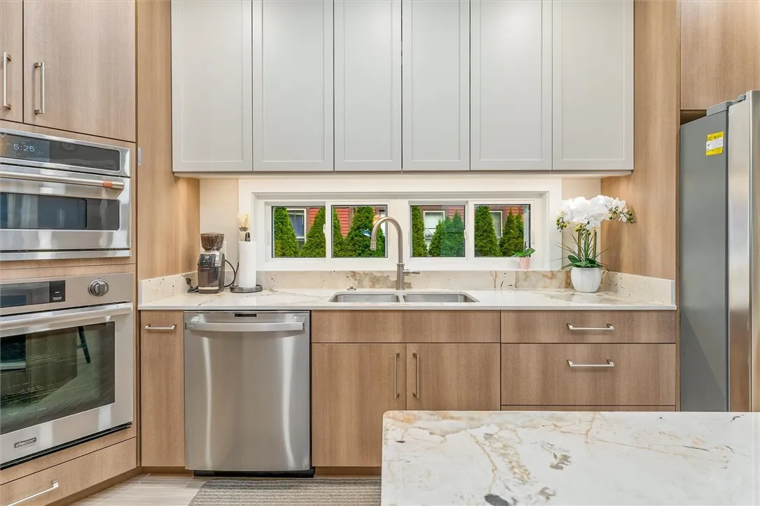 upper cabinets have pulldown inserts for convenience