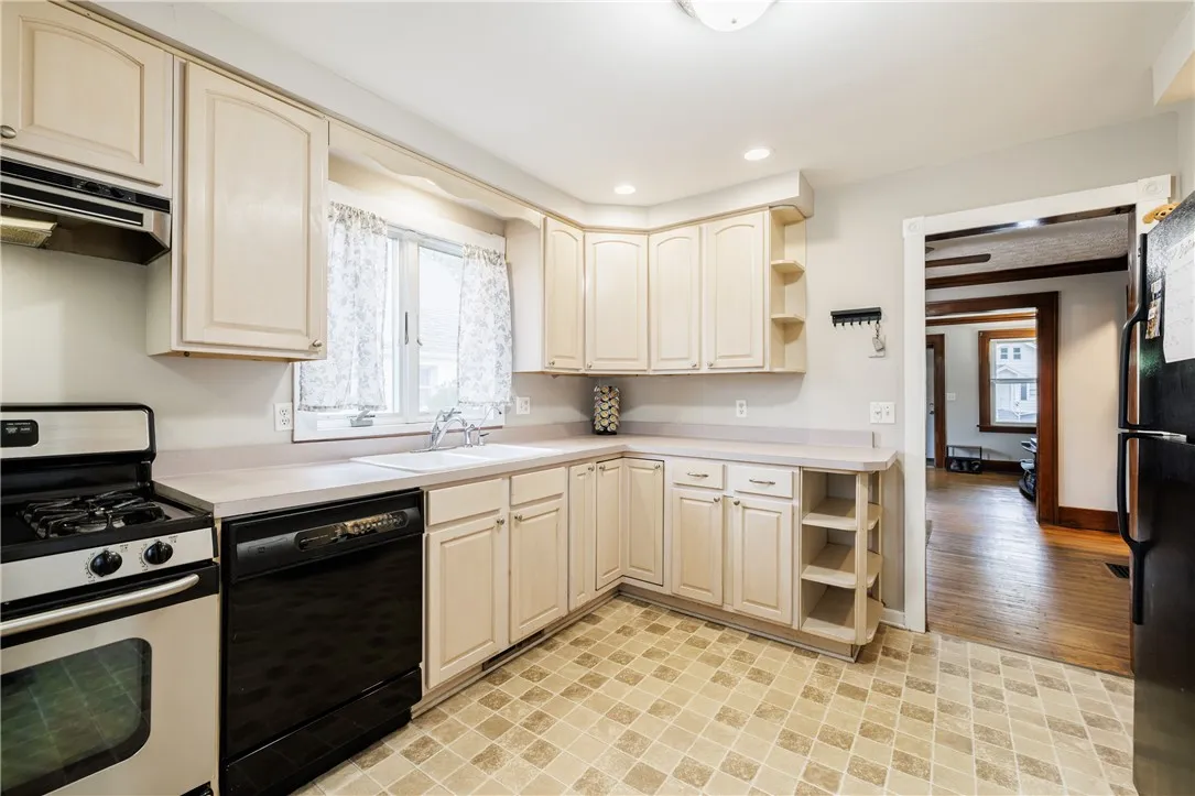 387 Bernice Street, Rochester, New York 14615, Rochester, New York 14615, 3 Bedrooms Bedrooms, 6 Rooms Rooms,1 BathroomBathrooms,Residential,Closed,387 Bernice Street, Rochester, New York 14615,0,R1639681