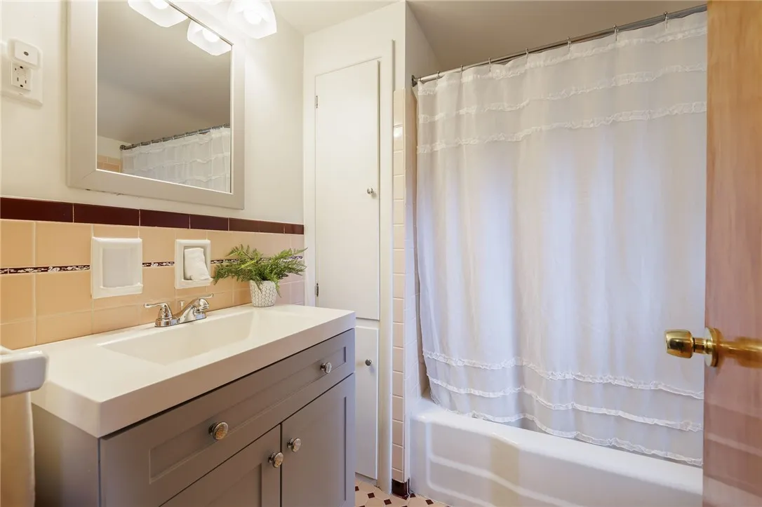 146 Leland Road, Irondequoit, New York 14617, Irondequoit, New York 14617, 3 Bedrooms Bedrooms, 7 Rooms Rooms,1 BathroomBathrooms,Residential,Closed,146 Leland Road, Irondequoit, New York 14617,0,R1633850