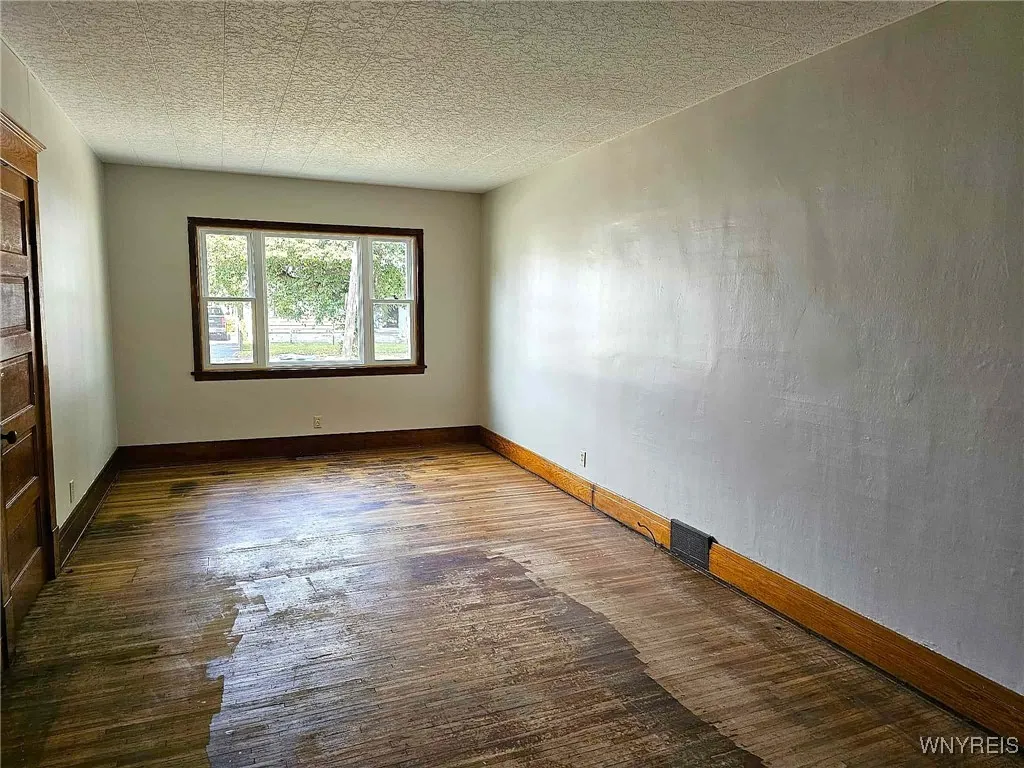793 Tifft Street, Buffalo, New York 14220, Buffalo, New York 14220, 3 Bedrooms Bedrooms, 6 Rooms Rooms,1 BathroomBathrooms,Residential Lease,For Rent,793 Tifft Street, Buffalo, New York 14220,0,B1640069