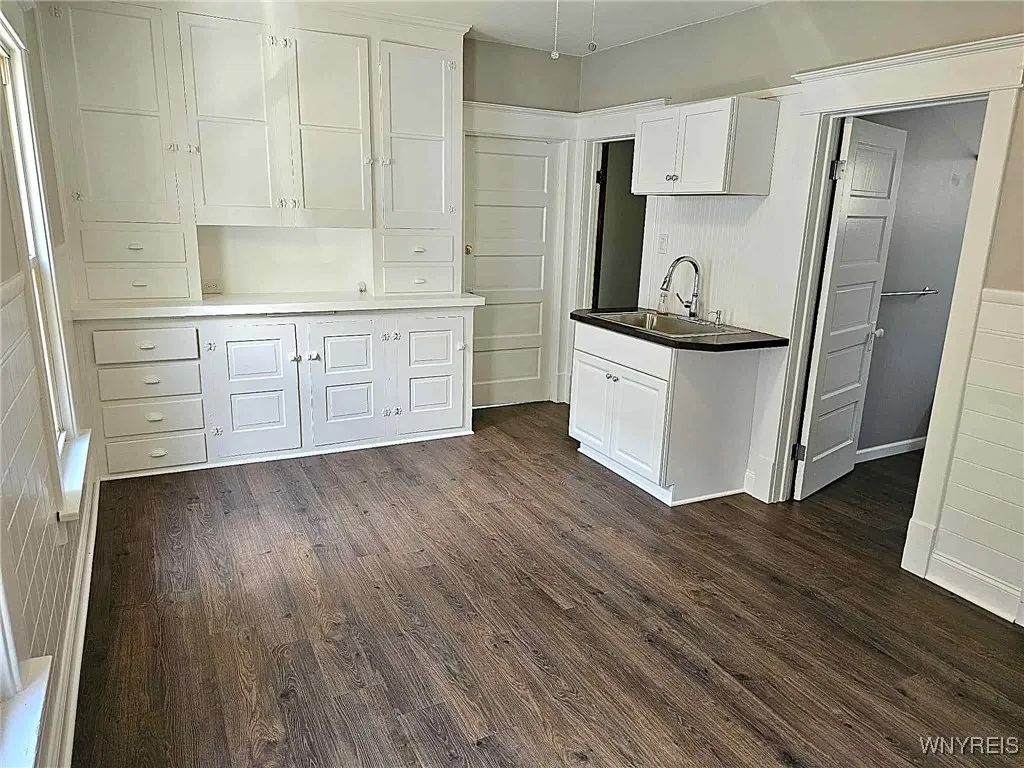 793 Tifft Street, Buffalo, New York 14220, Buffalo, New York 14220, 3 Bedrooms Bedrooms, 6 Rooms Rooms,1 BathroomBathrooms,Residential Lease,For Rent,793 Tifft Street, Buffalo, New York 14220,0,B1640069