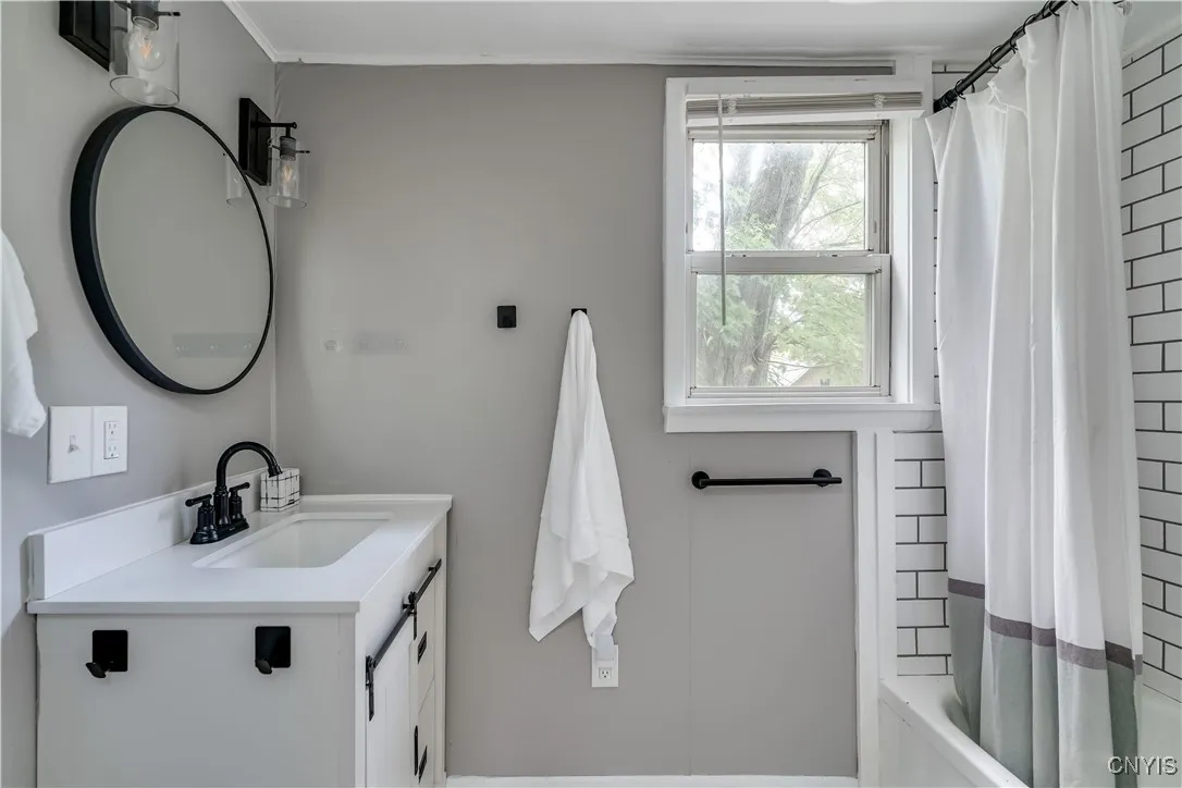 159 Murray Street, Cape Vincent, New York 13618, Cape Vincent, New York 13618, 4 Bedrooms Bedrooms, 9 Rooms Rooms,1 BathroomBathrooms,Residential,Closed,159 Murray Street, Cape Vincent, New York 13618,0,S1639200